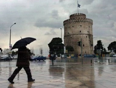 Εγκλωβίστηκαν μικρά παιδιά στον Λευκό Πύργο από την θεομηνία